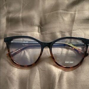 Quay Australia Blue Light Round Glasses — Black to Tortoiseshell Fade
